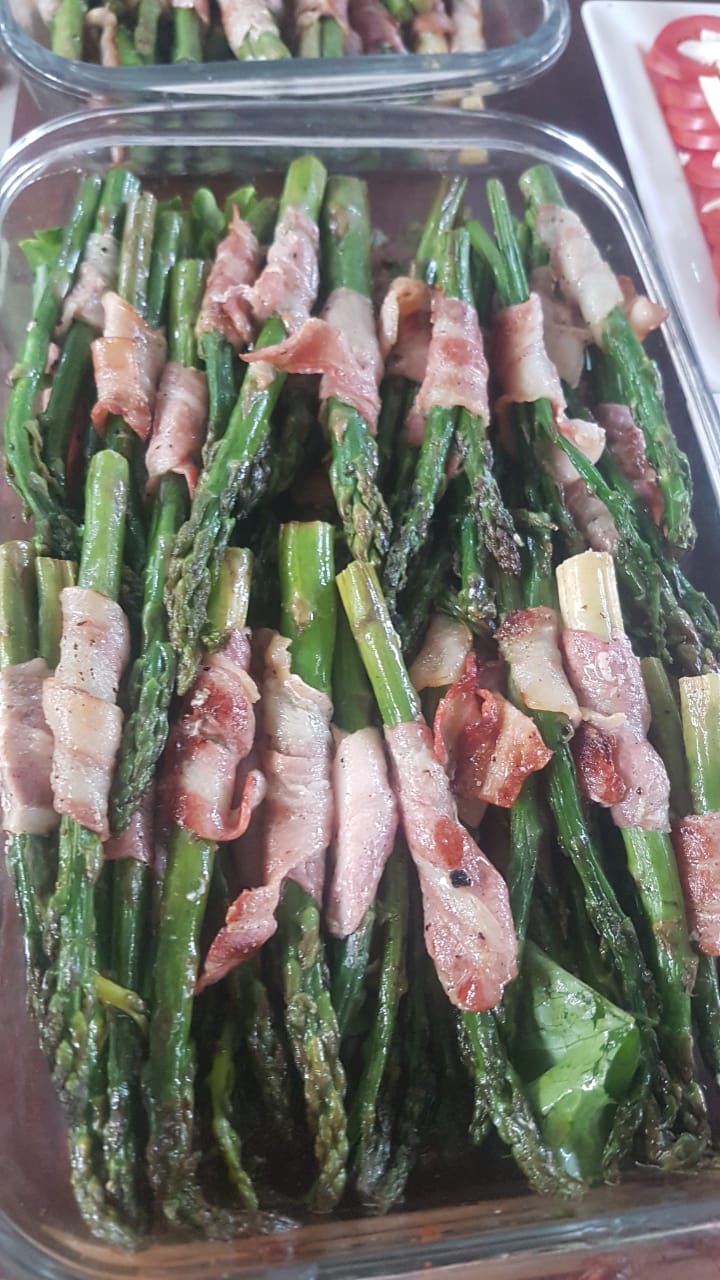 Asparagus wrapped in Bacon (per kg)